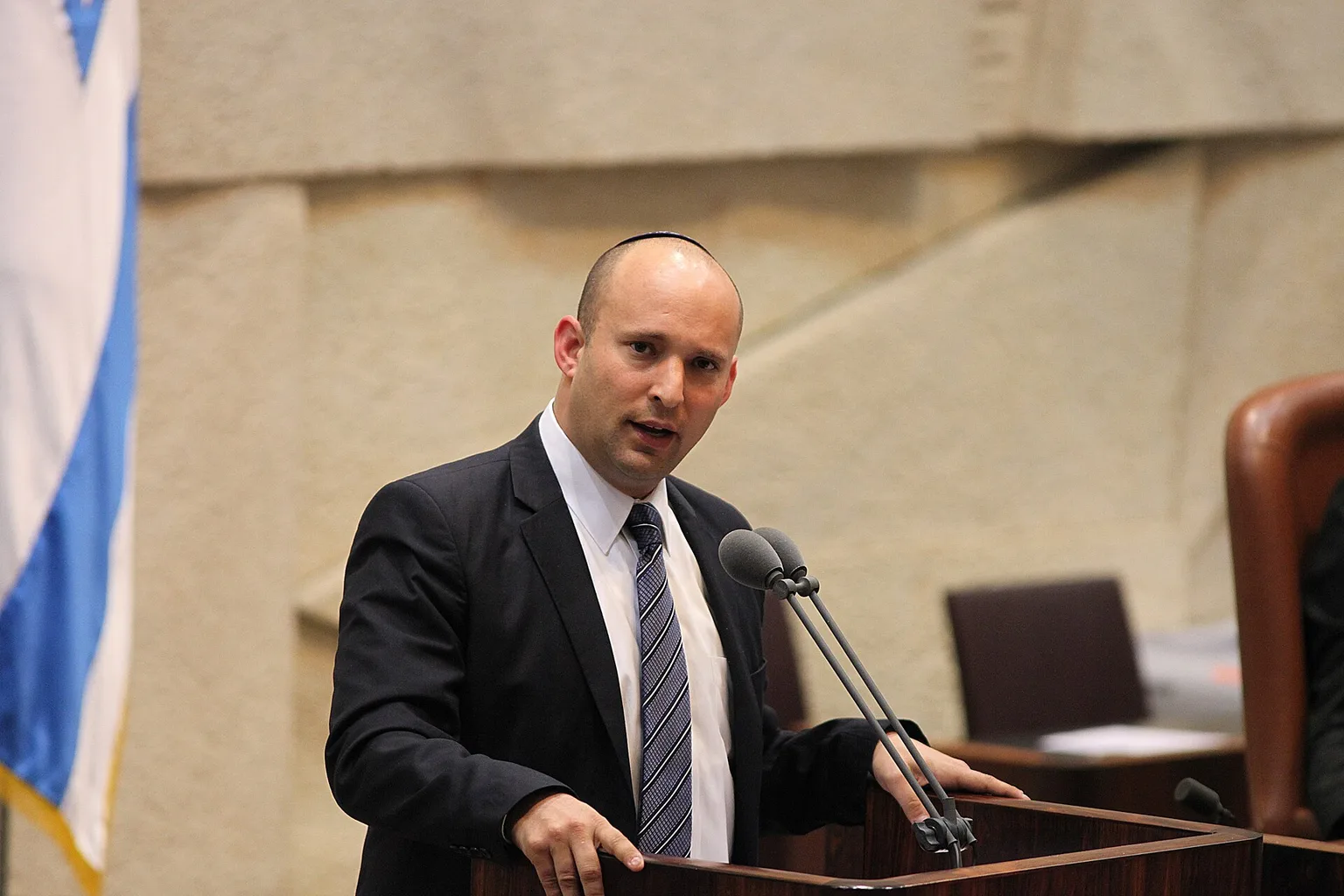 נפתלי בנט נואם במליאת הכנסת