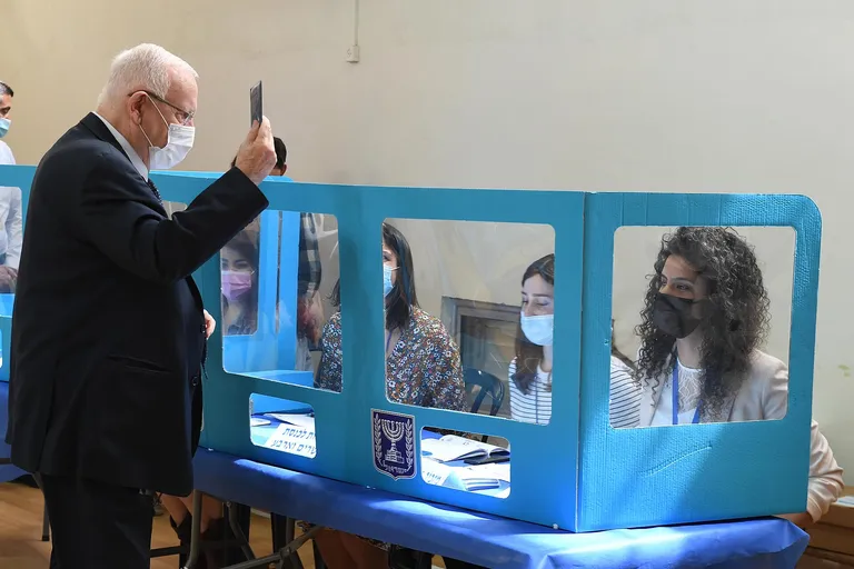 נשיא המדינה ראובן ריבלין מבקר בוועדת הבחירות המרכזית בכנסת
