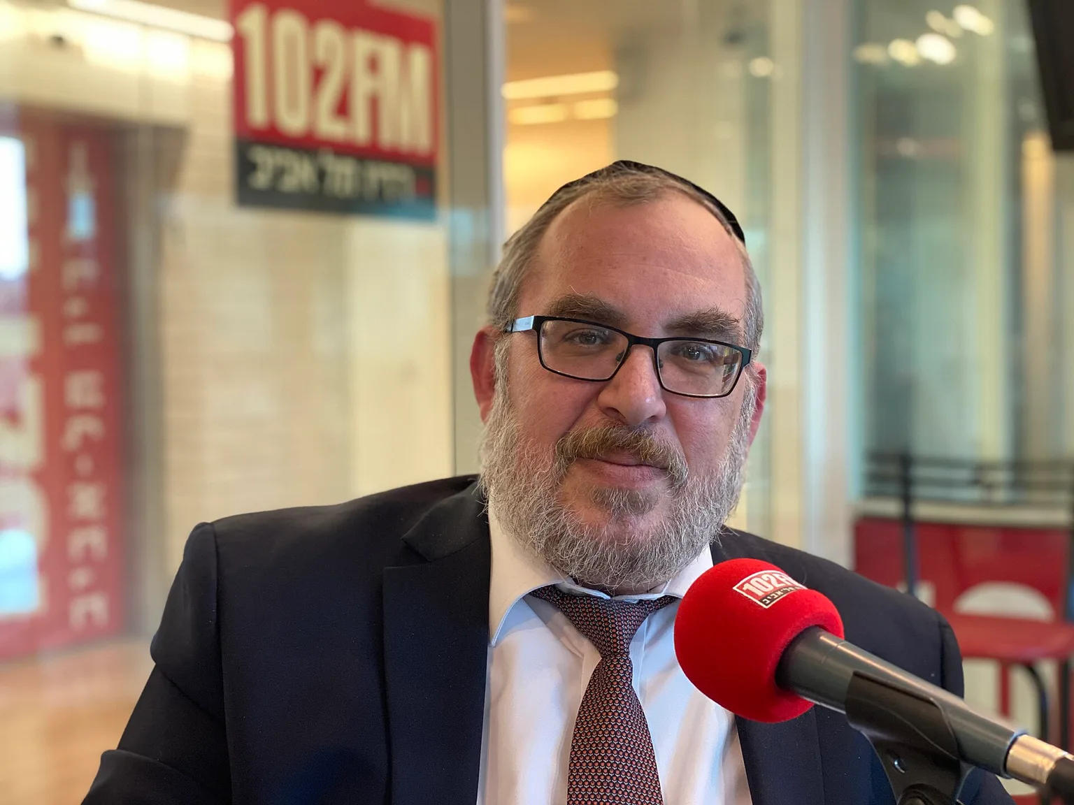 חבר הכנסת יעקב אשר באולפן רדיו תל אביב